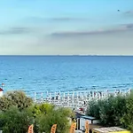 Your Escape To The Năvodari