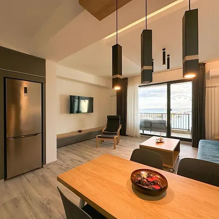 Your Escape To The Năvodari