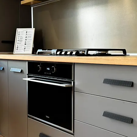 アパート Your Escape To The *