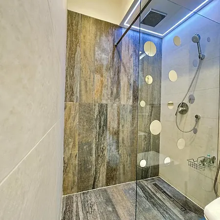 Your Escape To The * Navodari