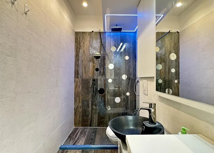 Your Escape To The アパート